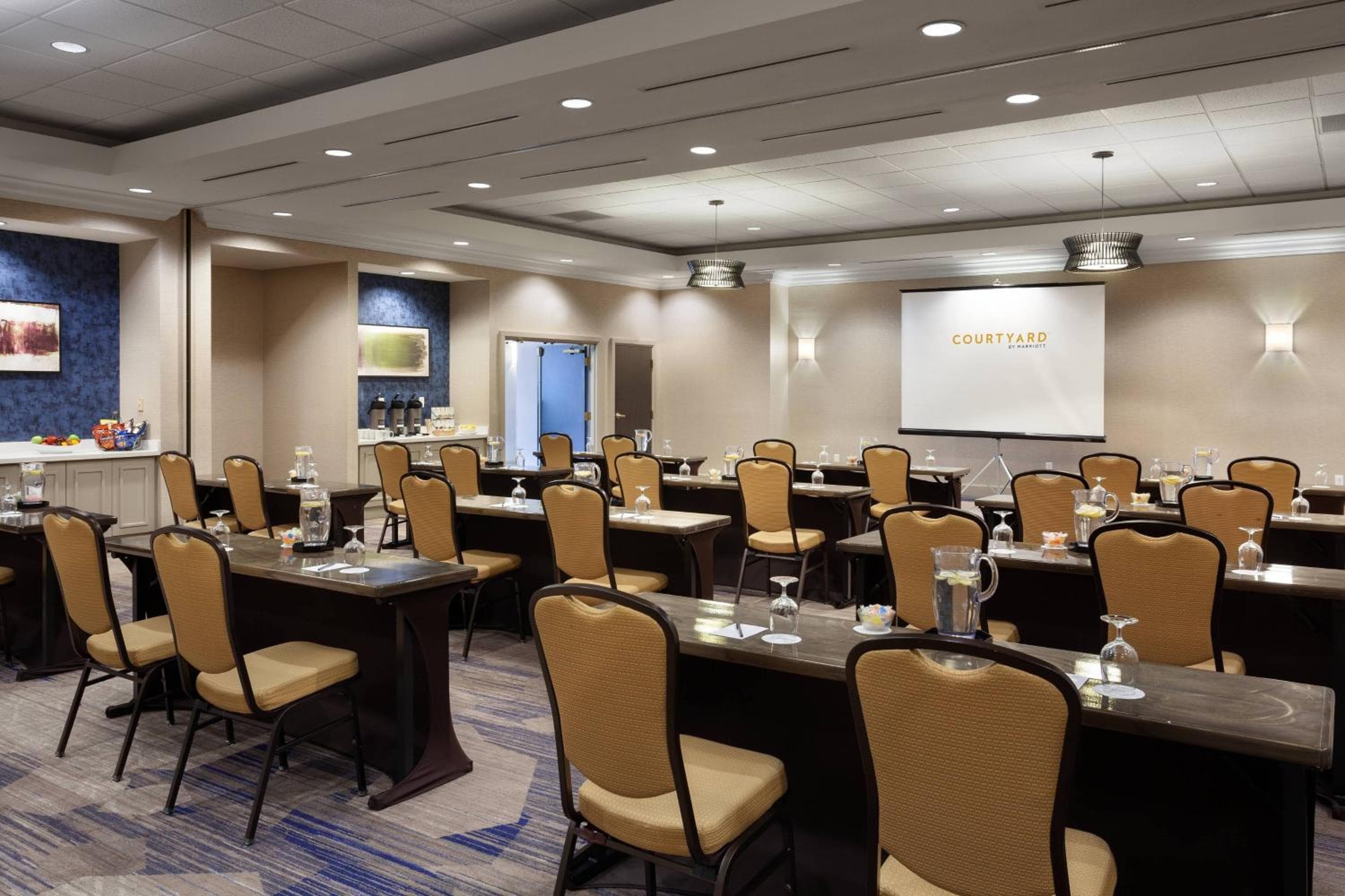 Courtyard by Marriott Orlando Lake Buena Vista in the Marriott Village — 16