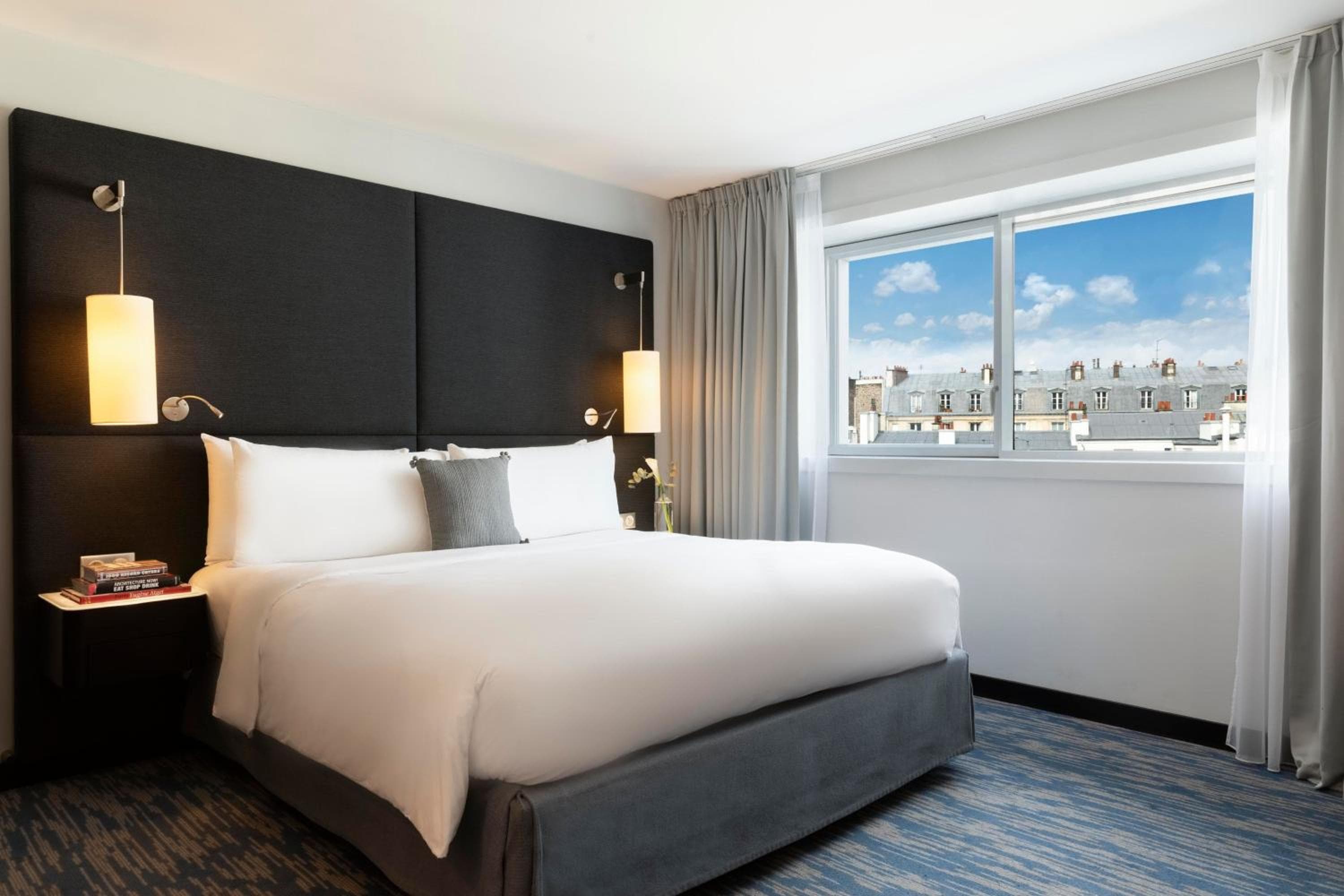 Renaissance Paris Arc de Triomphe Hotel — 11