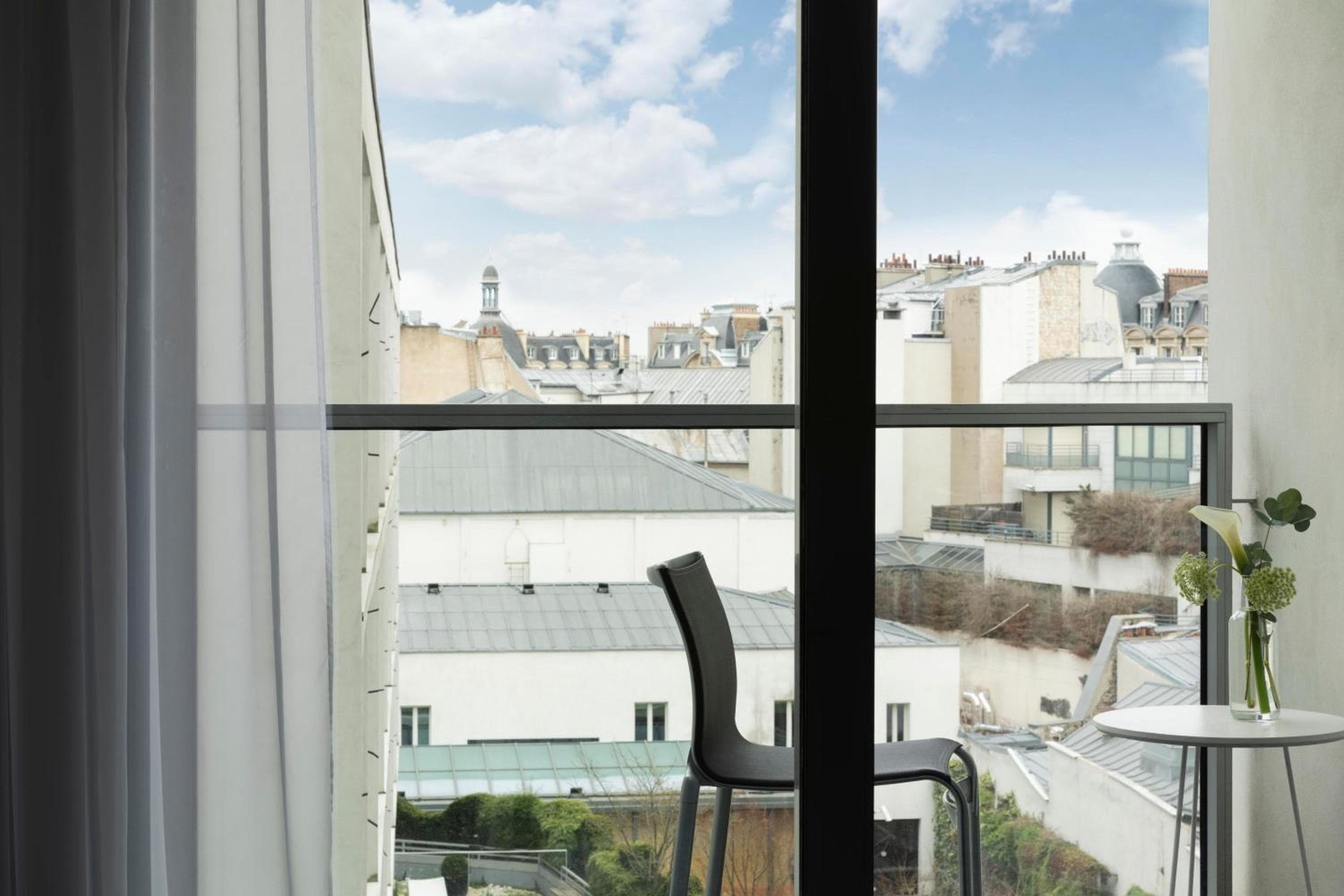 Renaissance Paris Arc de Triomphe Hotel — 20