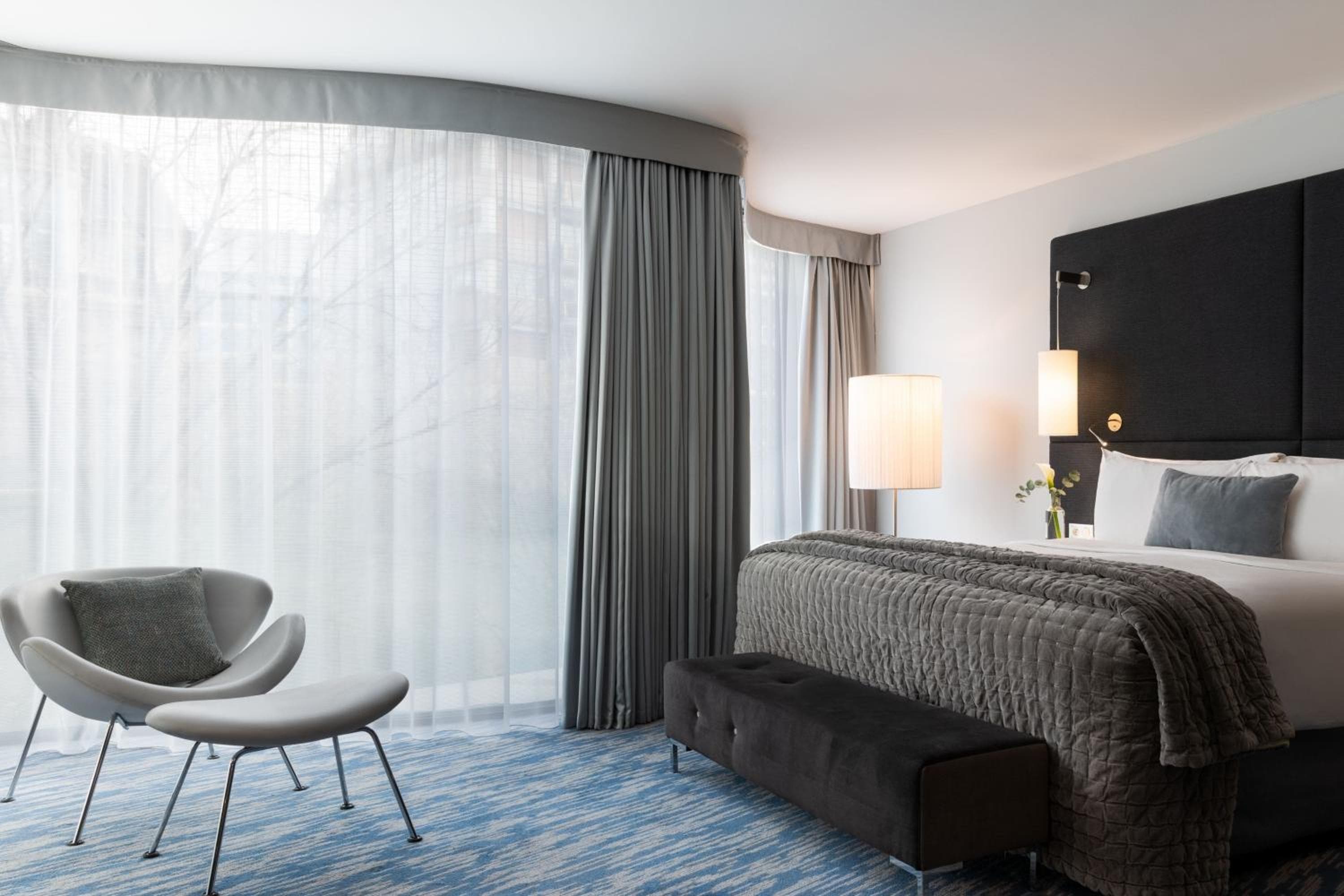 Renaissance Paris Arc de Triomphe Hotel — 23