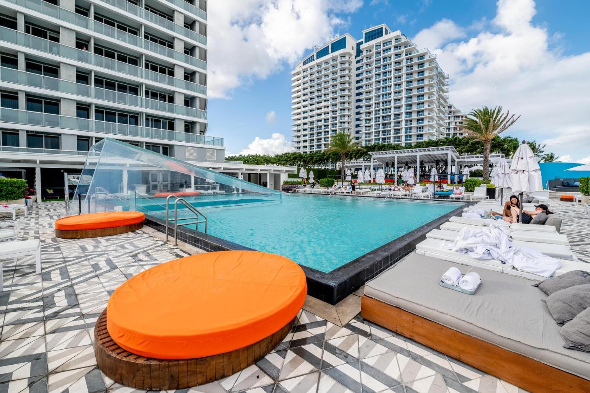 Beachfront Luxury 2BR 2BA, Sleeps 6, Resort Access - Horizon by HomeStakes — 14