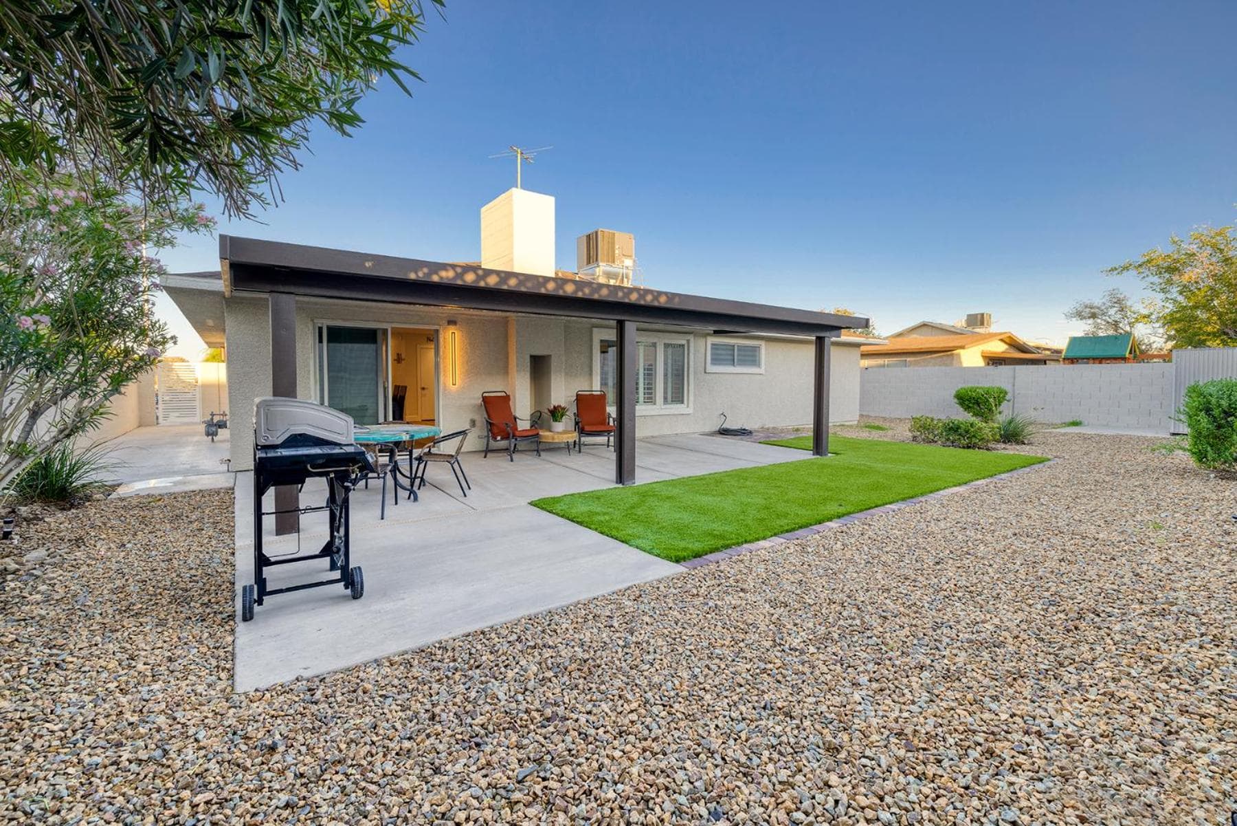 Single Story minutes from Summerlin with RV Parking & Dog Friendly — 18
