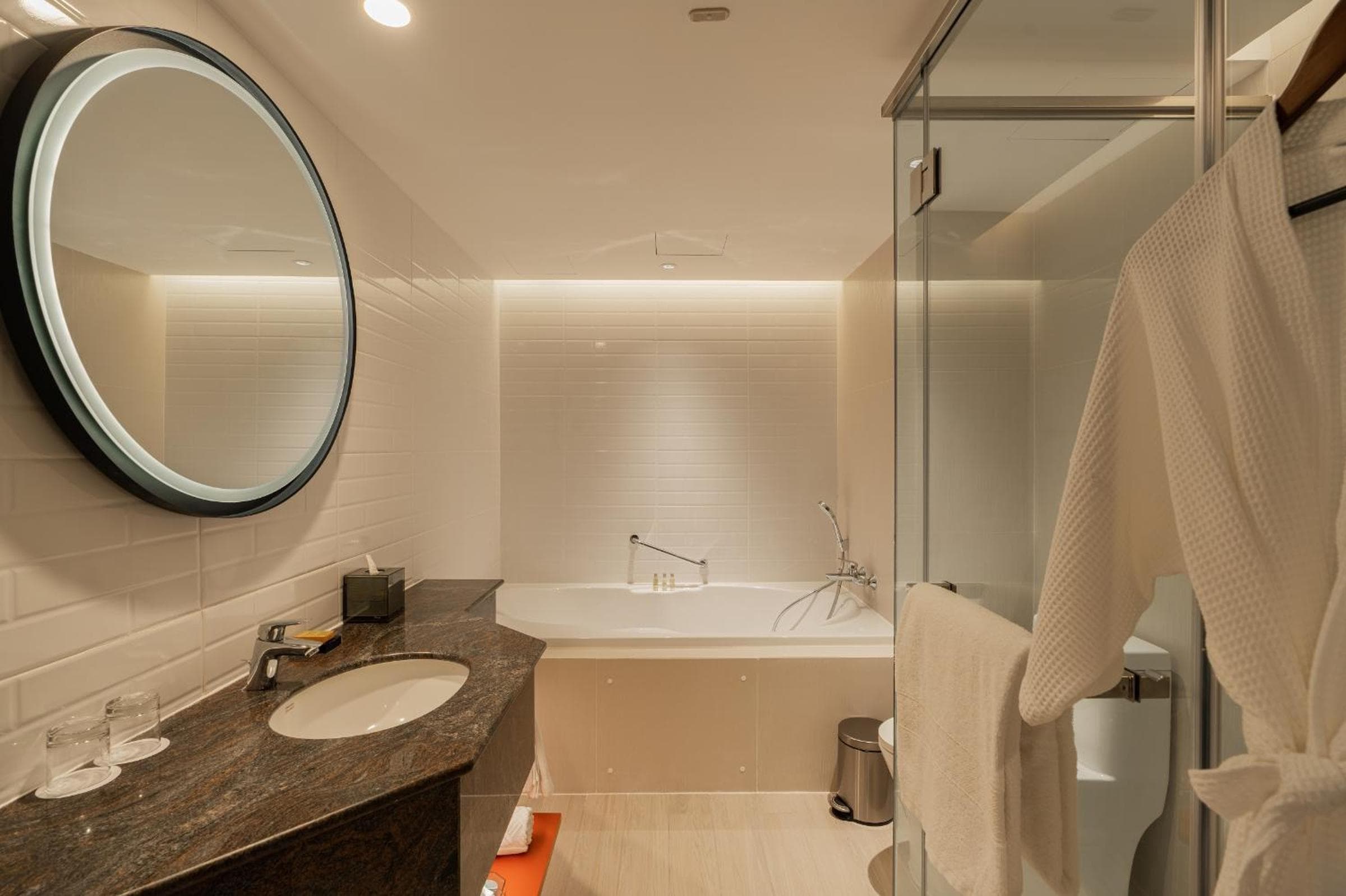 DoubleTree by Hilton Bangkok Ploenchit — 2