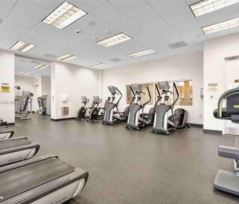 Brickell Center w/City & Bay View + FREE Parking! — 9