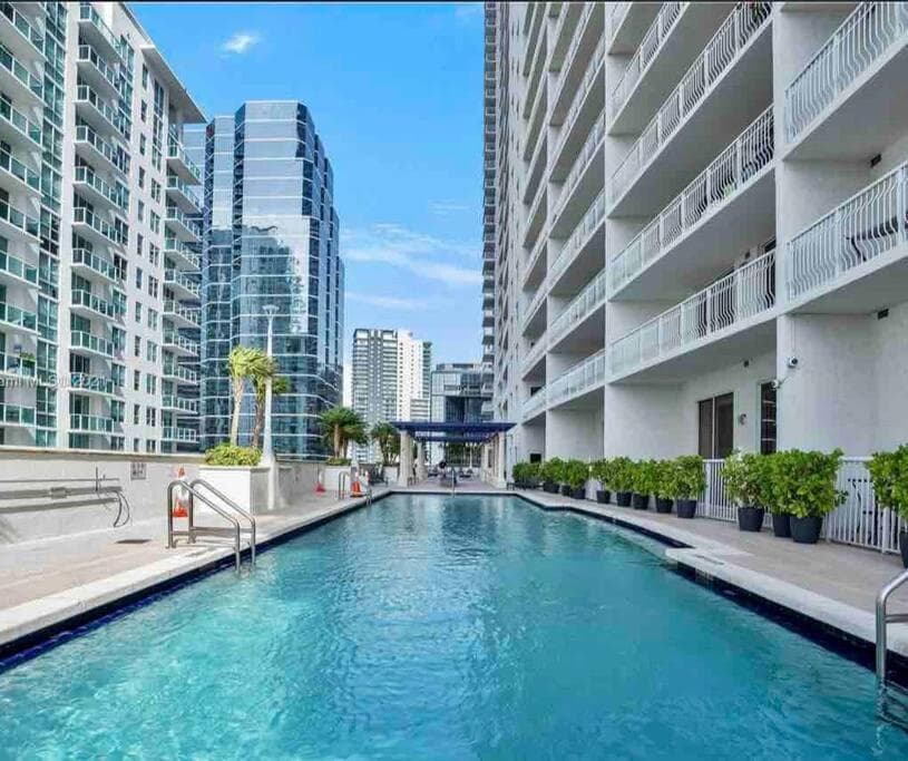 Brickell Center w/City & Bay View + FREE Parking! — 26