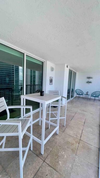 Brickell Center w/City & Bay View + FREE Parking! — 11