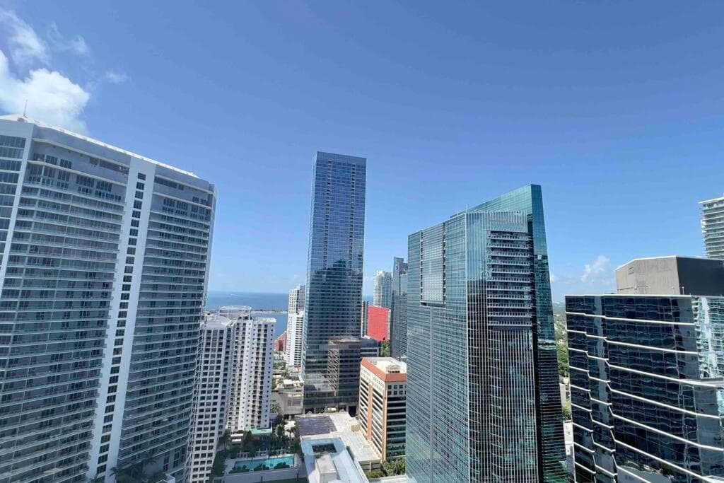Brickell Center w/City & Bay View + FREE Parking! — 26