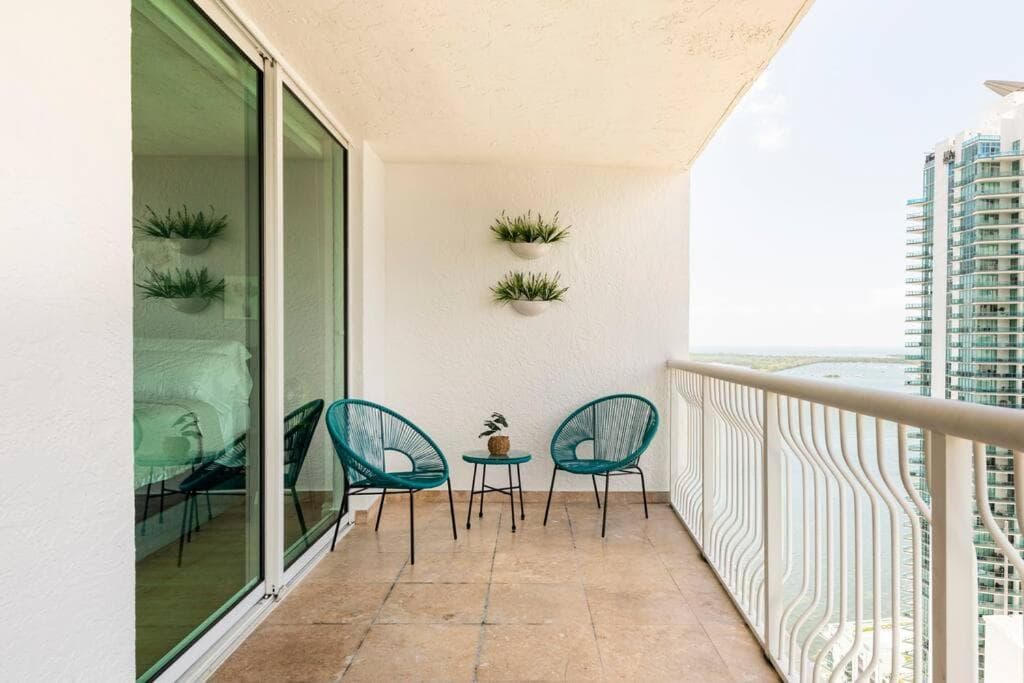 Brickell Center w/City & Bay View + FREE Parking! — 2