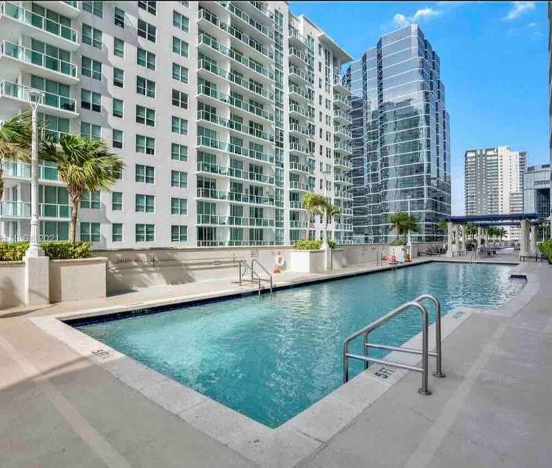 Brickell Center w/City & Bay View + FREE Parking! — 30
