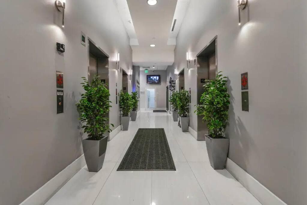 Brickell Center w/City & Bay View + FREE Parking! — 14