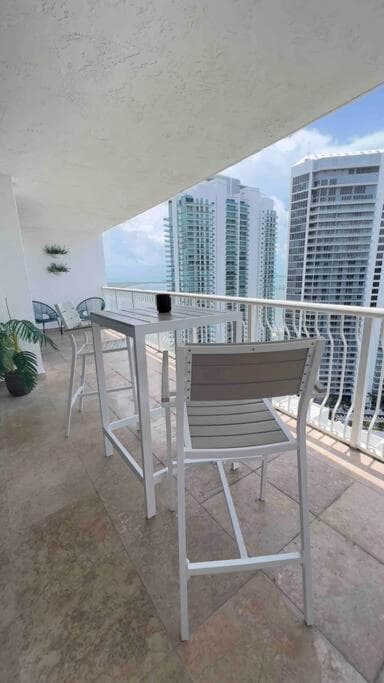 Brickell Center w/City & Bay View + FREE Parking! — 14