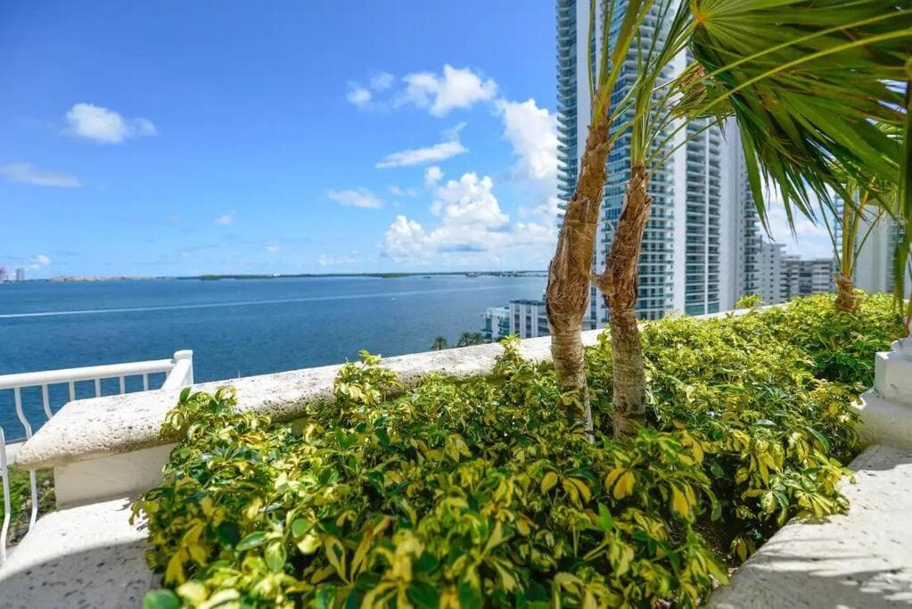 Brickell Center w/City & Bay View + FREE Parking! — 28