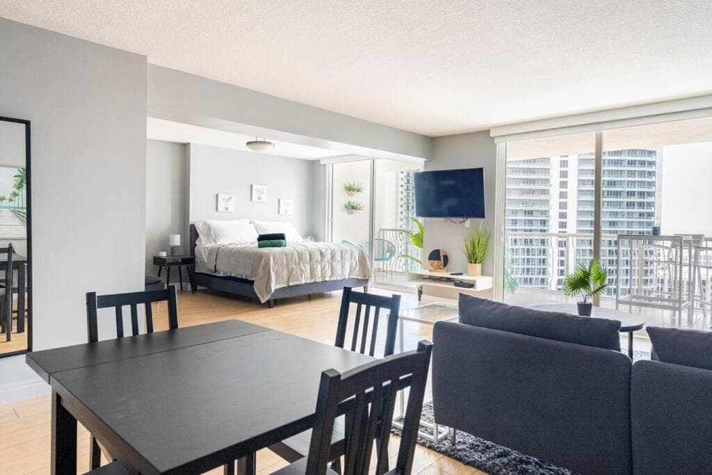 Brickell Center w/City & Bay View + FREE Parking! — 22