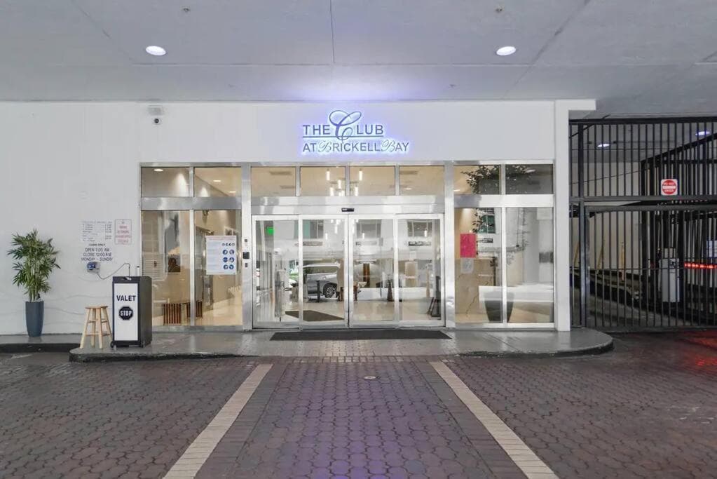Brickell Center w/City & Bay View + FREE Parking! — 17