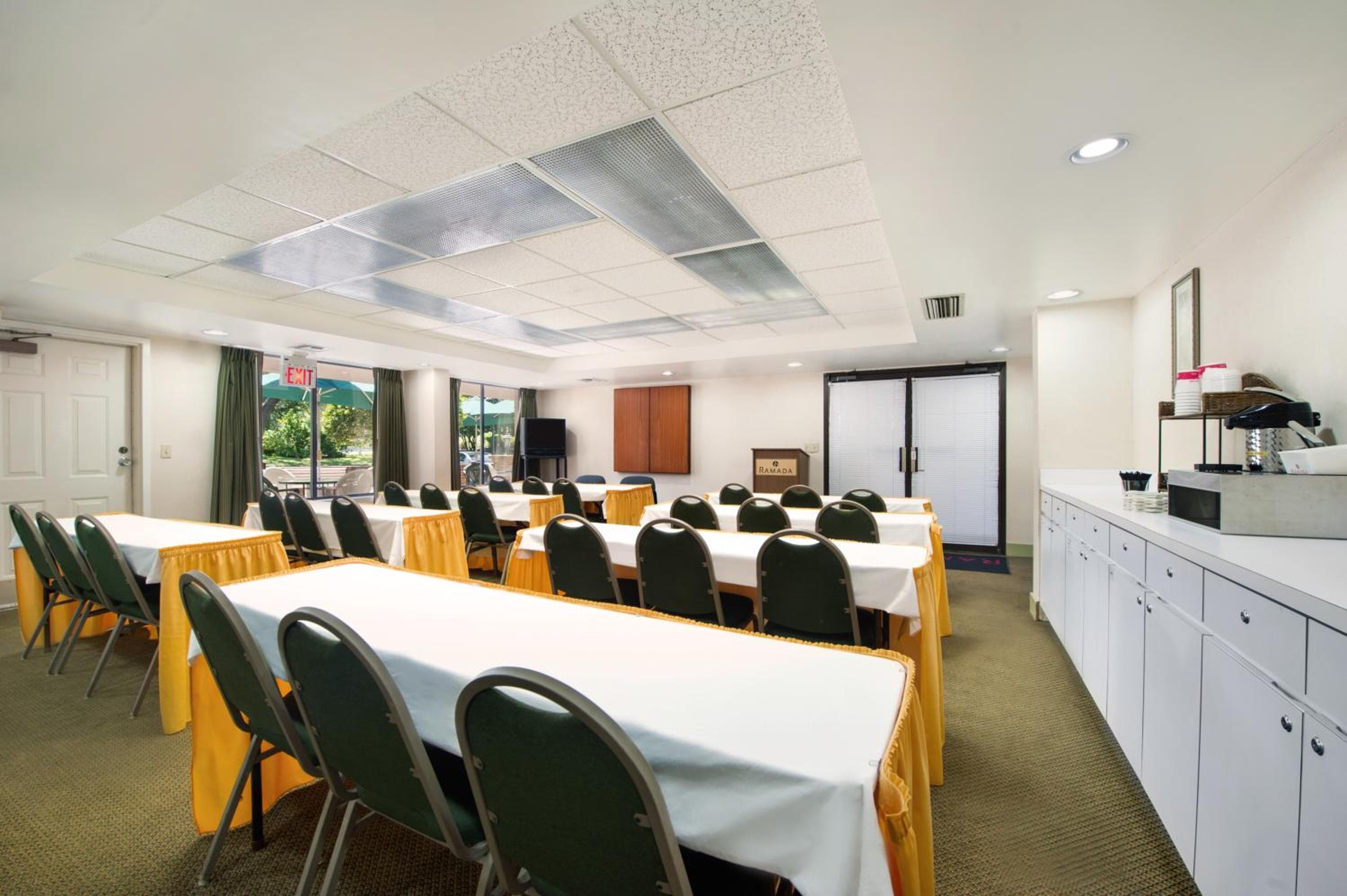 Ramada by Wyndham Temple Terrace/Tampa North — 17