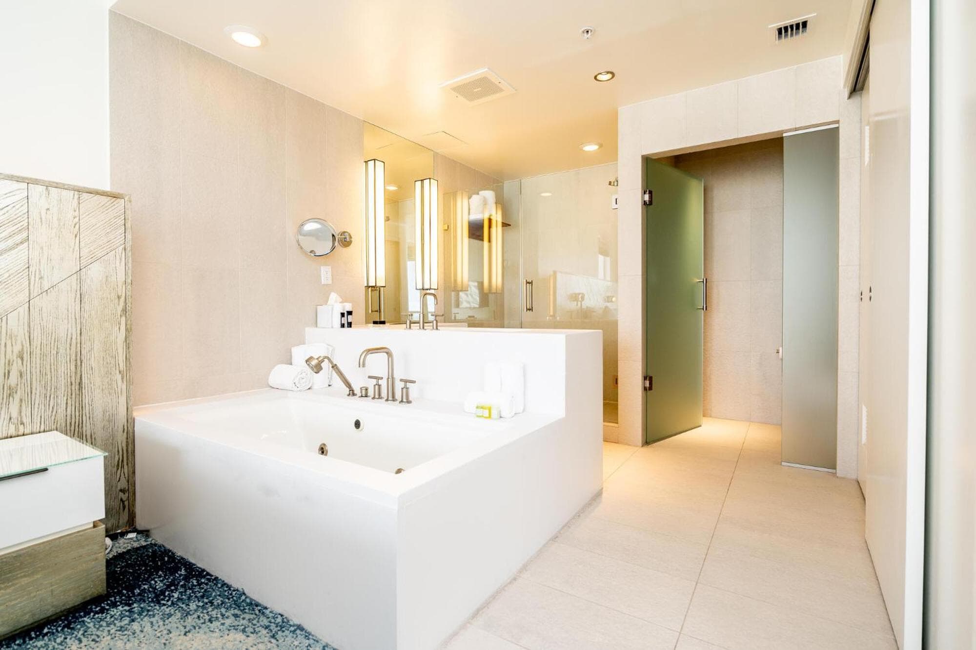 Beachfront Luxury 2BR 2BA, Sleeps 6, Resort Access - Horizon by HomeStakes — 27