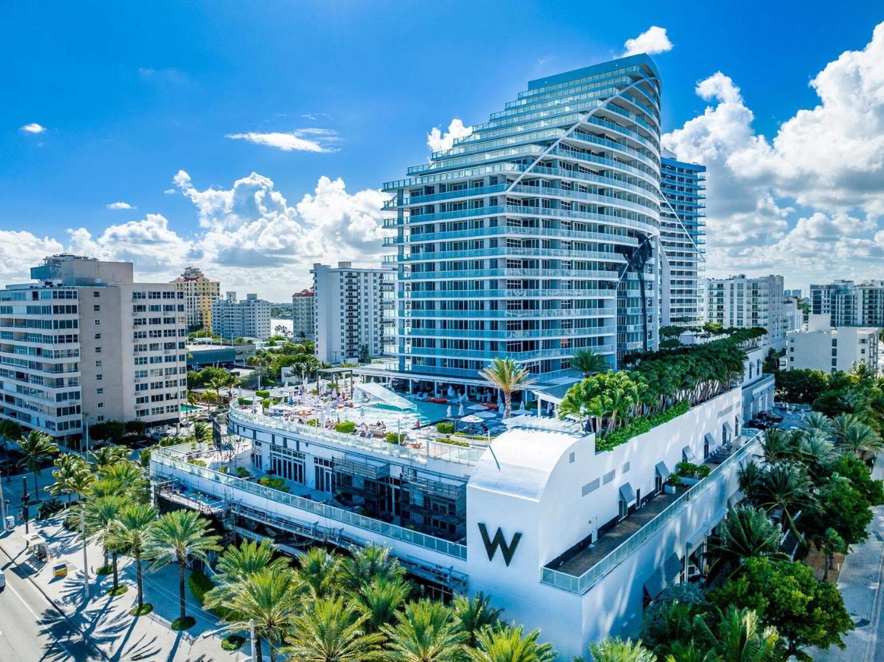 Beachfront Luxury 2BR 2BA, Sleeps 6, Resort Access - Horizon by HomeStakes — 1