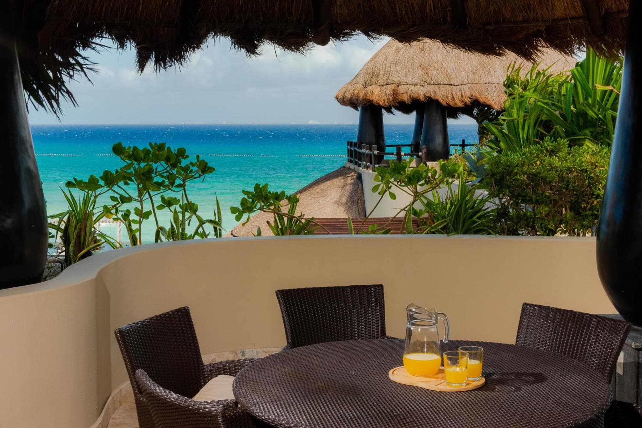 El Taj Oceanfront and Beachside Condo Hotel — 18