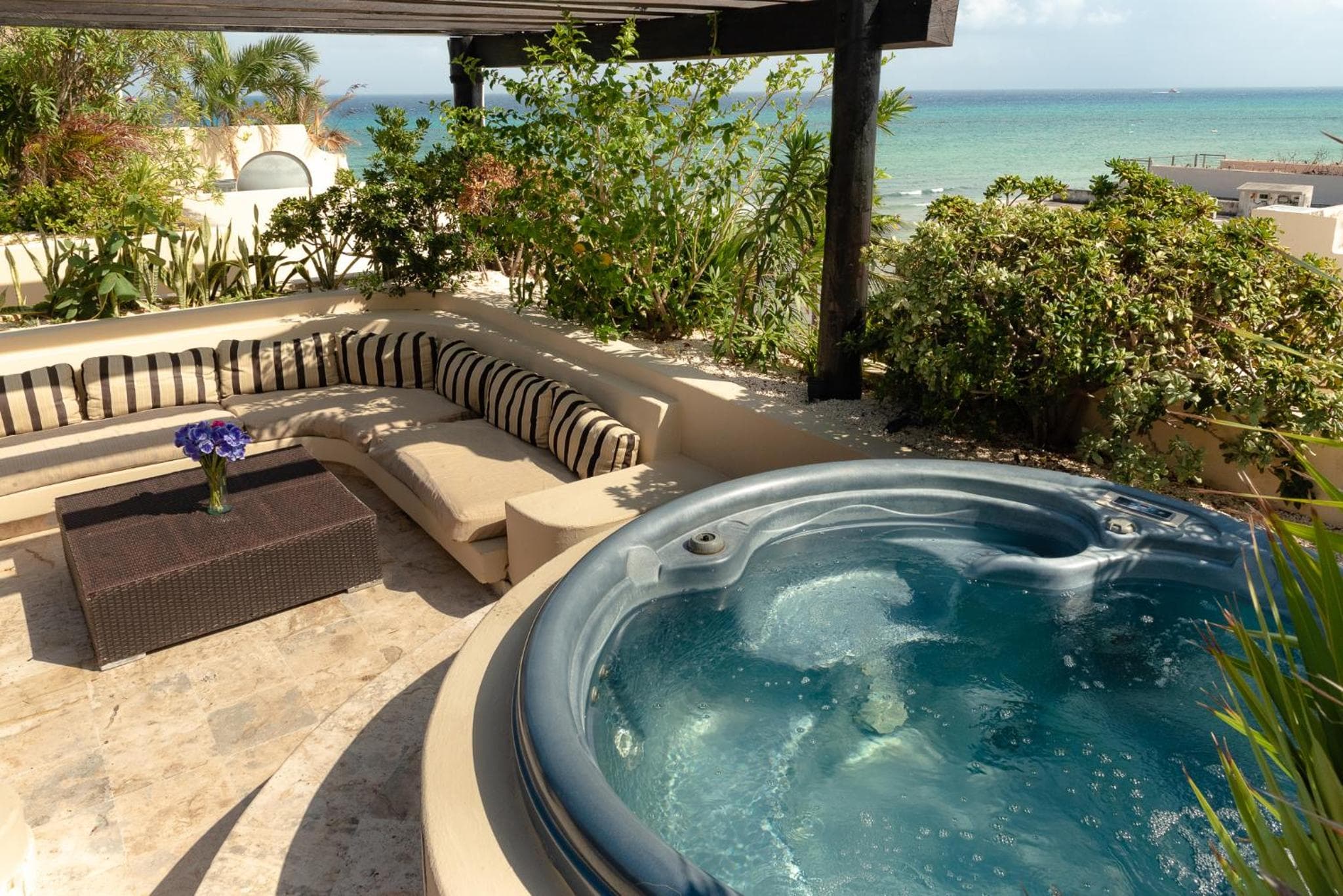 El Taj Oceanfront and Beachside Condo Hotel — 3