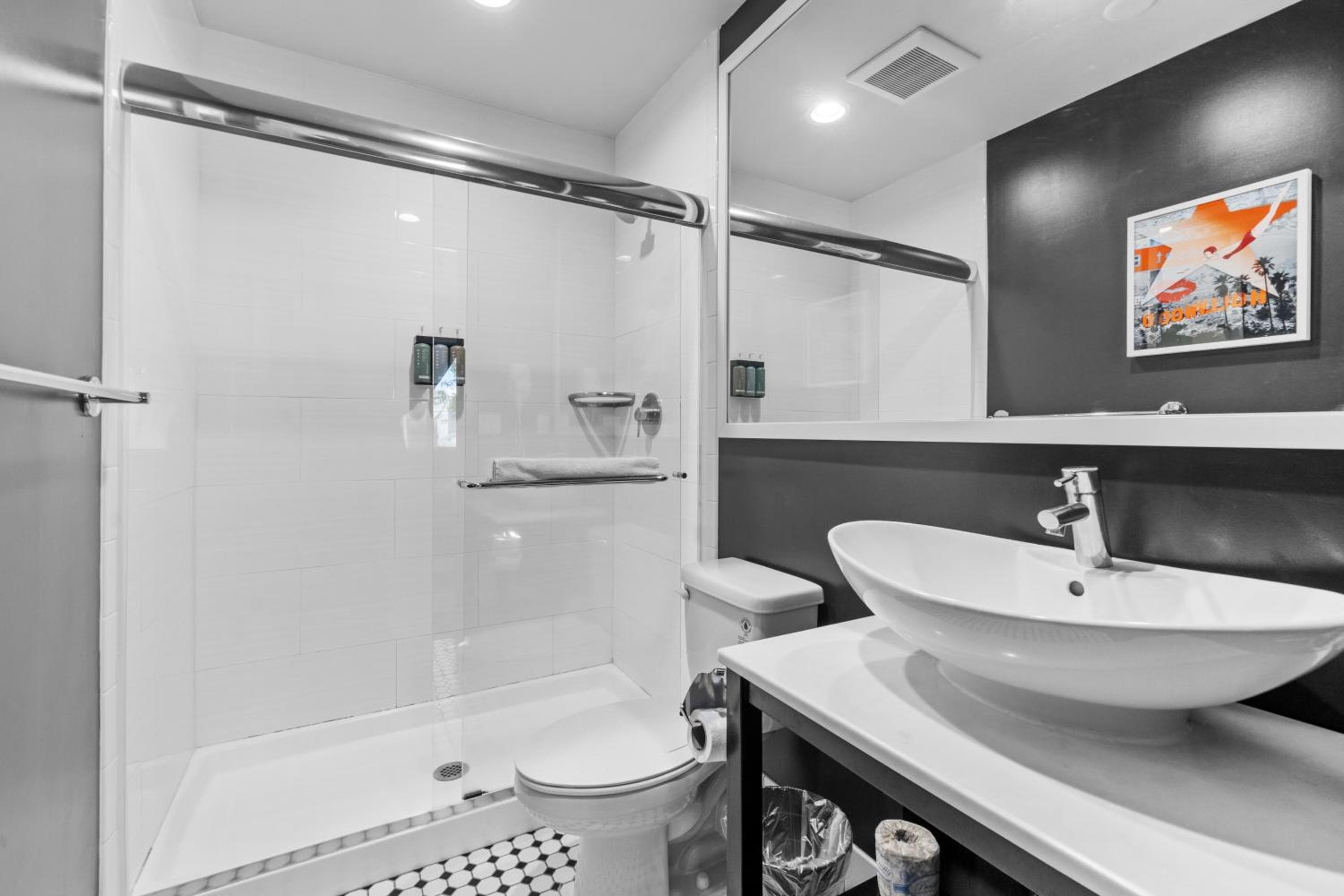 Hollywood Le Bon Hotel — 15