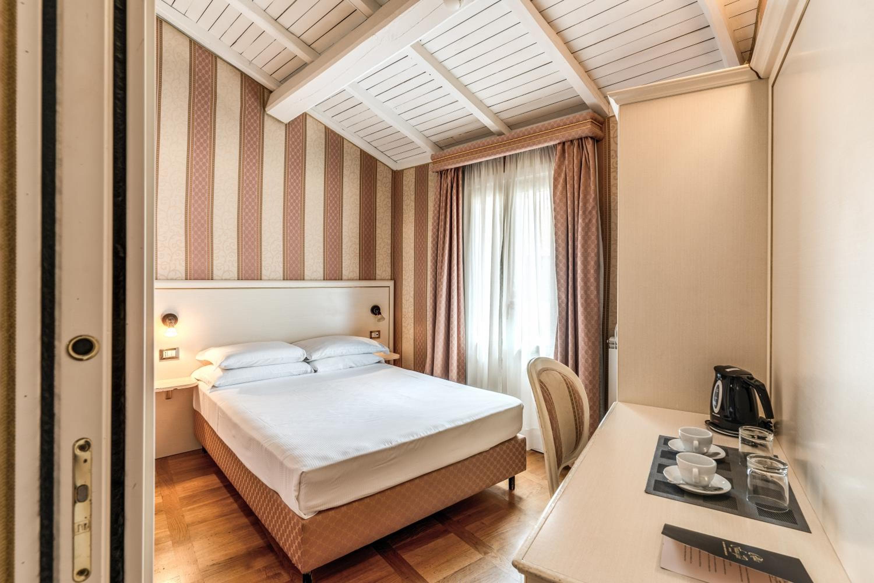 Relais Fontana Di Trevi Hotel — 25