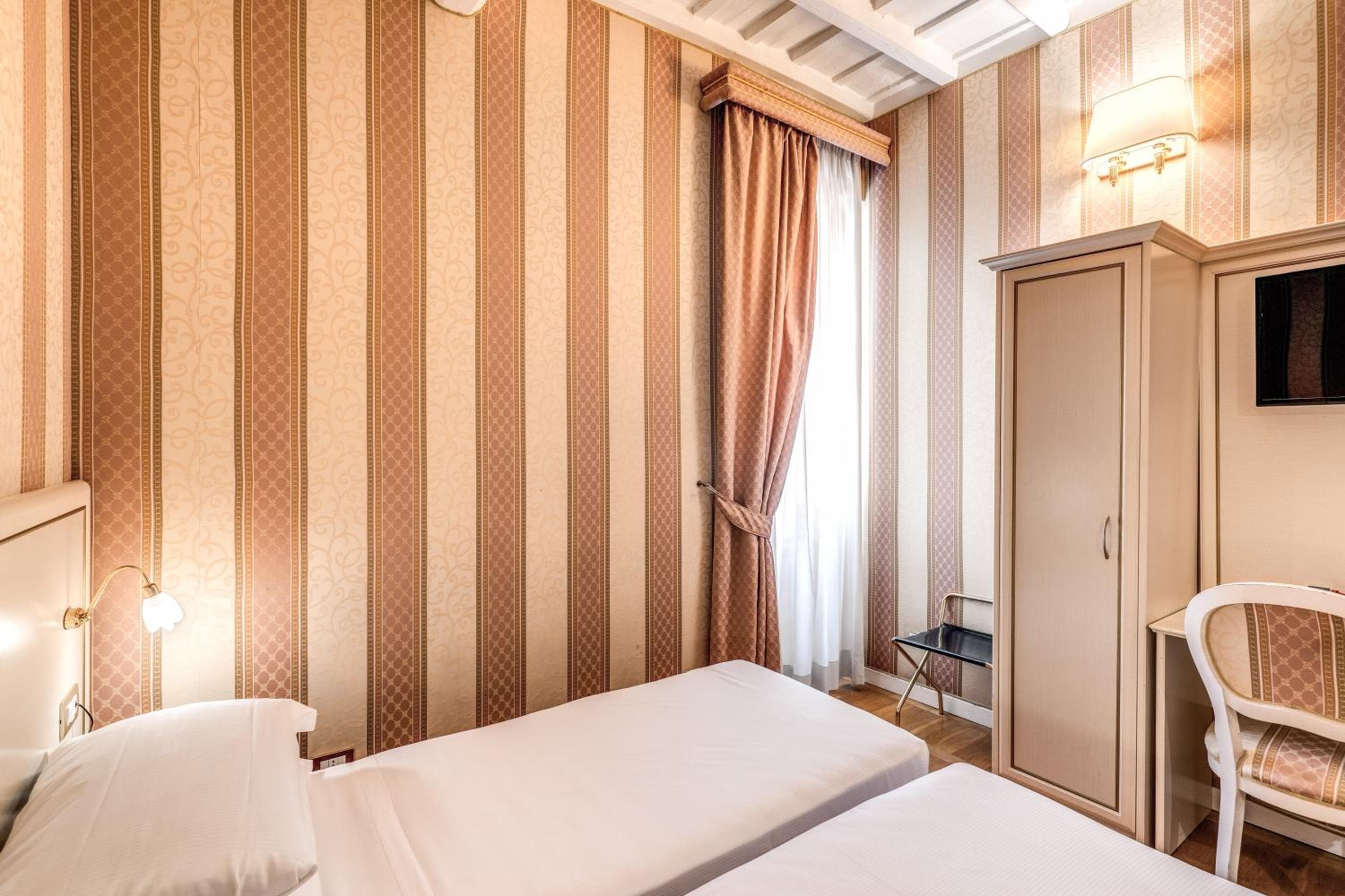 Relais Fontana Di Trevi Hotel — 28