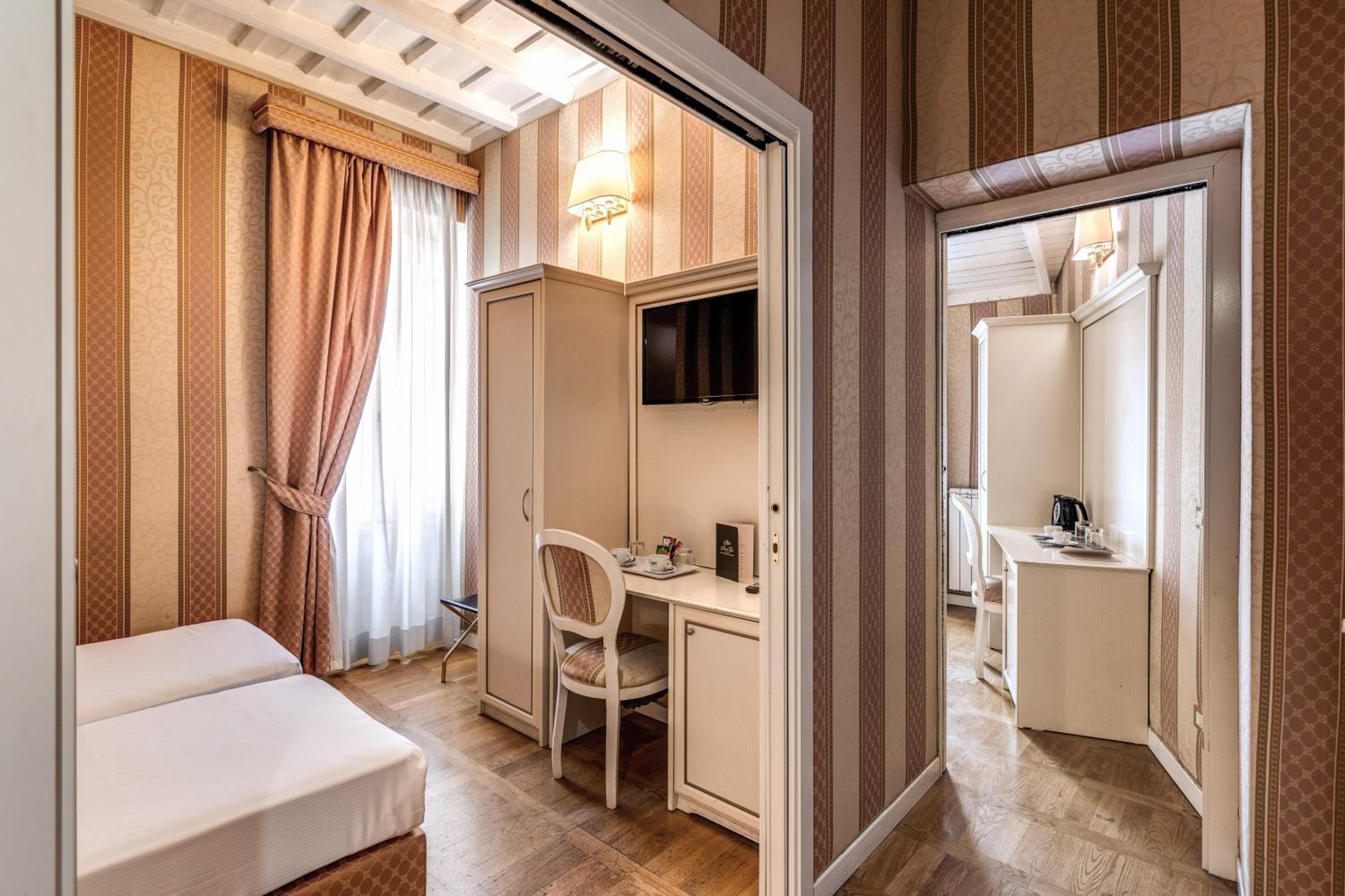Relais Fontana Di Trevi Hotel — 29