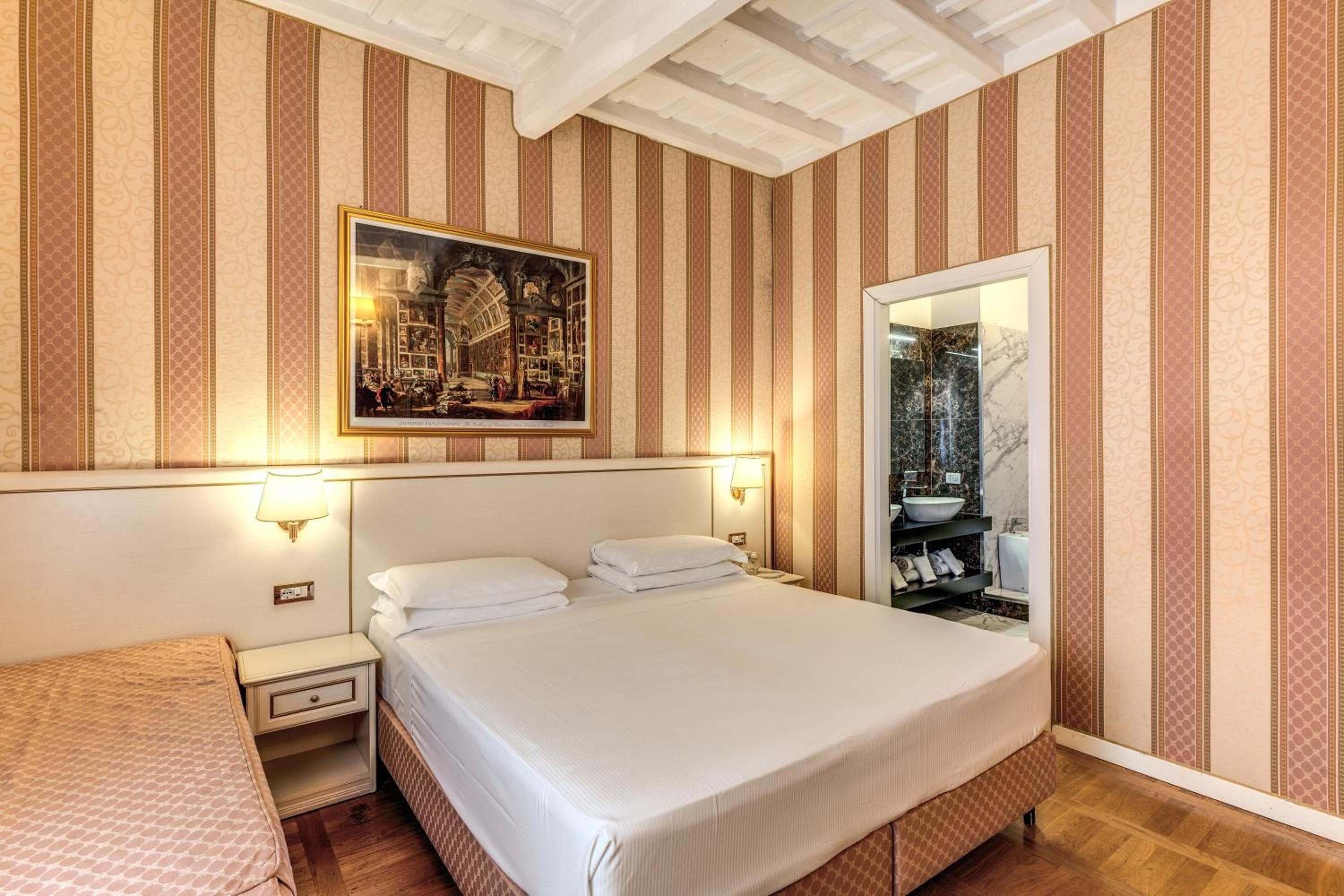 Relais Fontana Di Trevi Hotel — 27