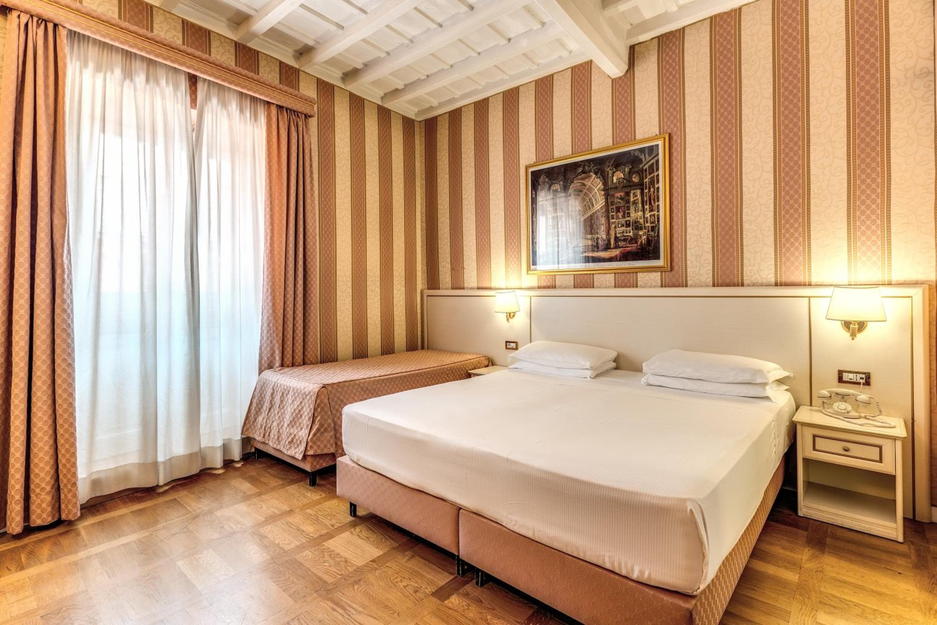 Relais Fontana Di Trevi Hotel — 8