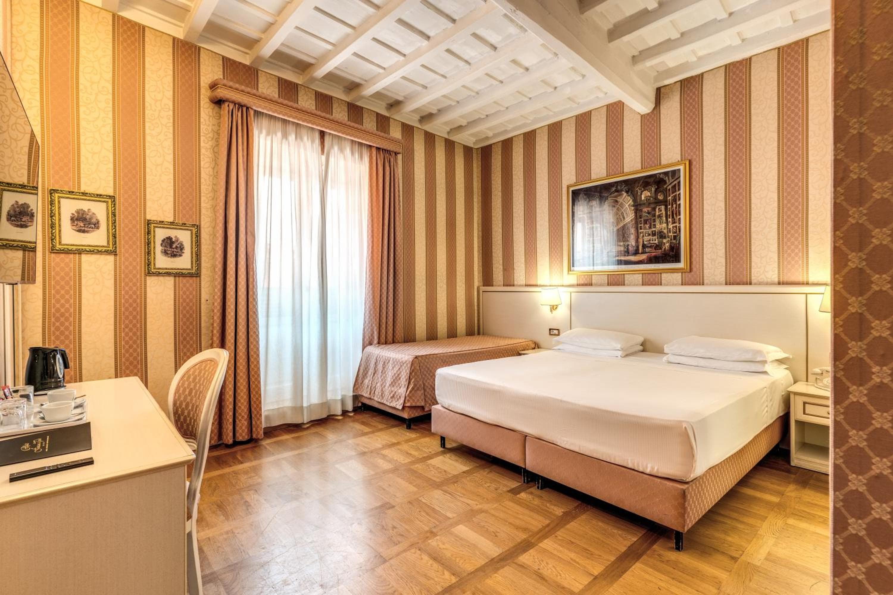 Relais Fontana Di Trevi Hotel — 11