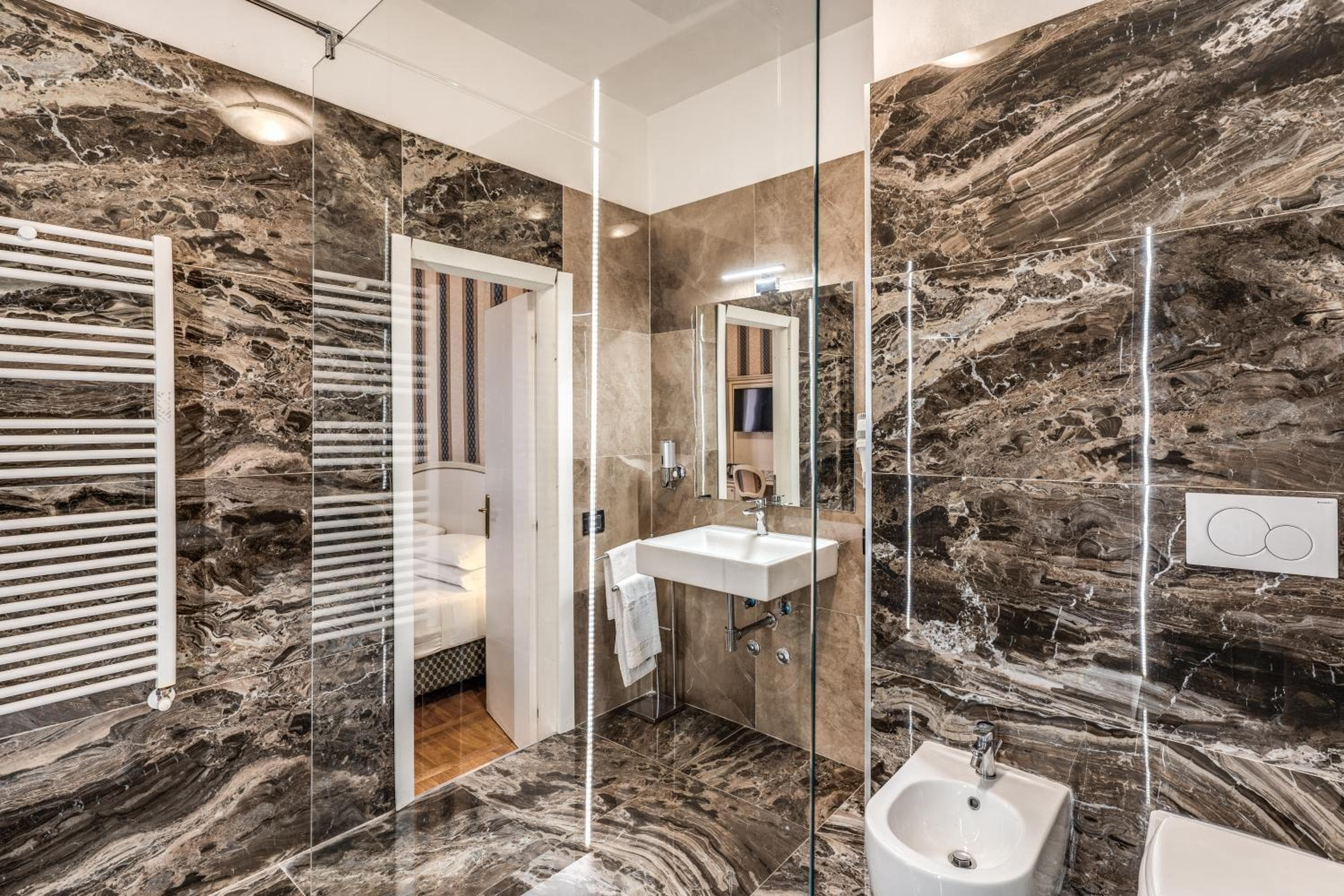 Relais Fontana Di Trevi Hotel — 28
