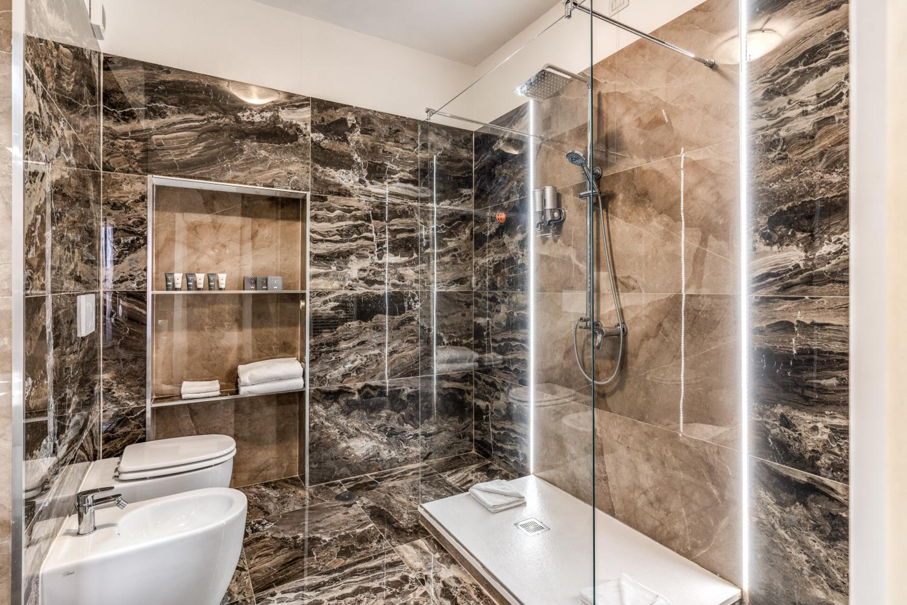 Relais Fontana Di Trevi Hotel — 5