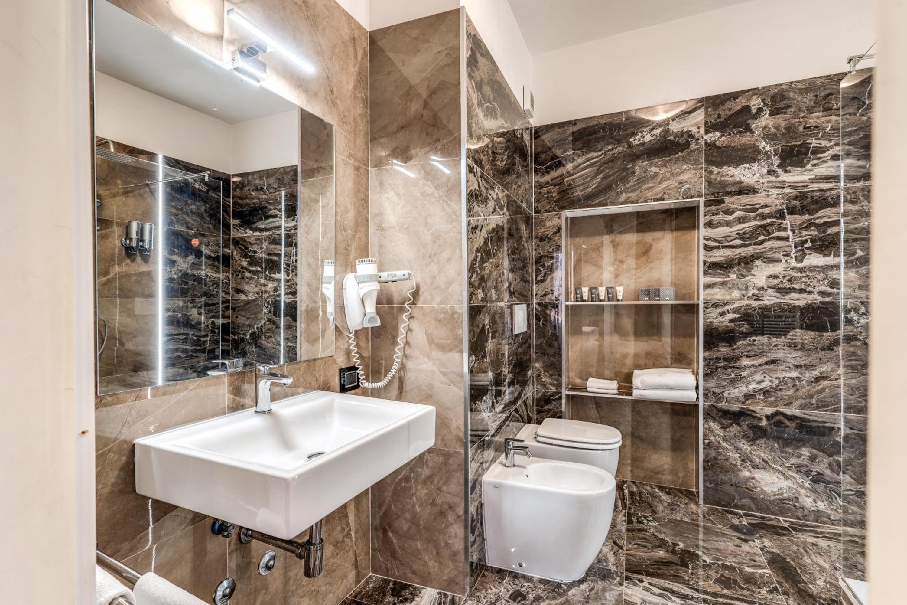 Relais Fontana Di Trevi Hotel — 30
