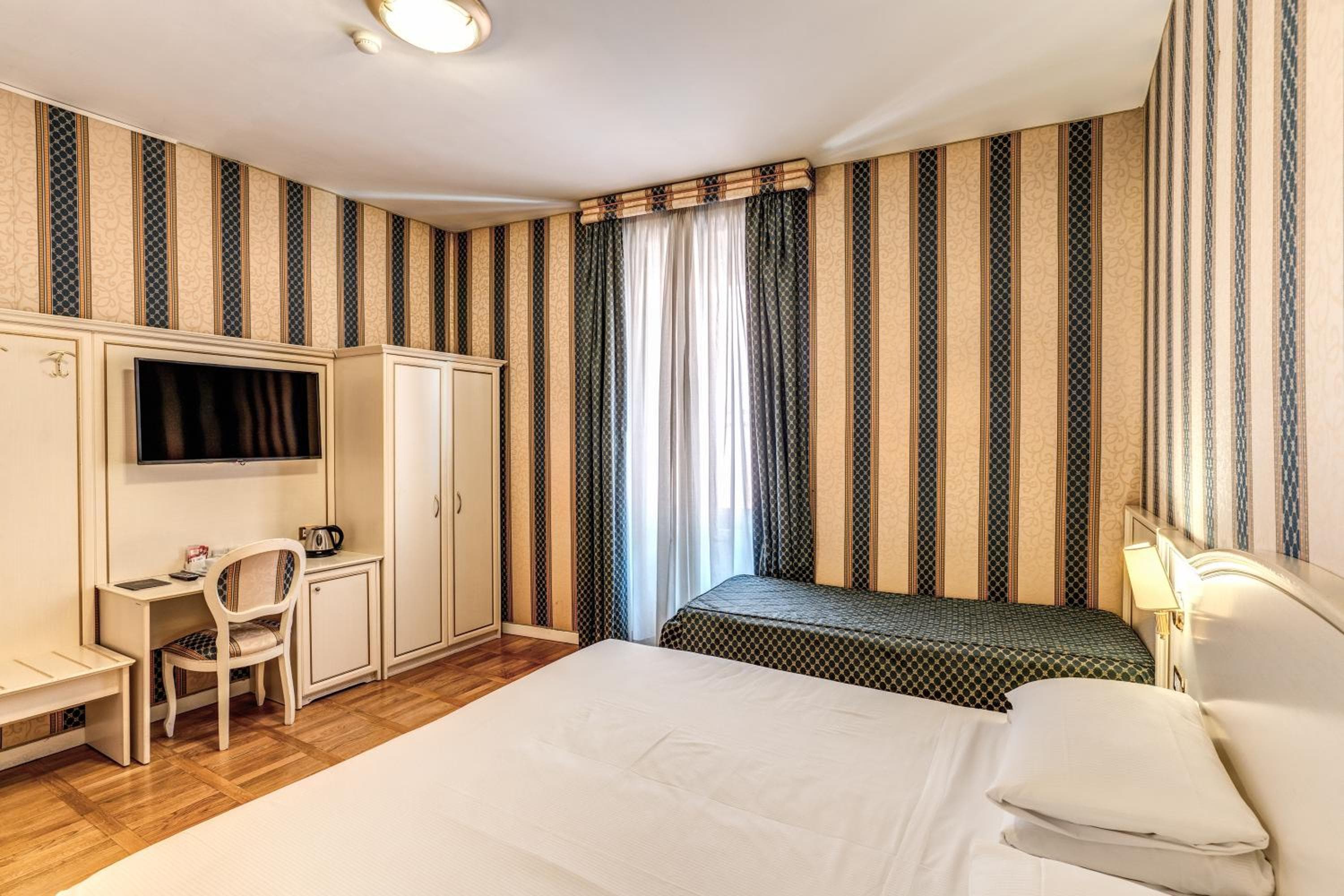 Relais Fontana Di Trevi Hotel — 29