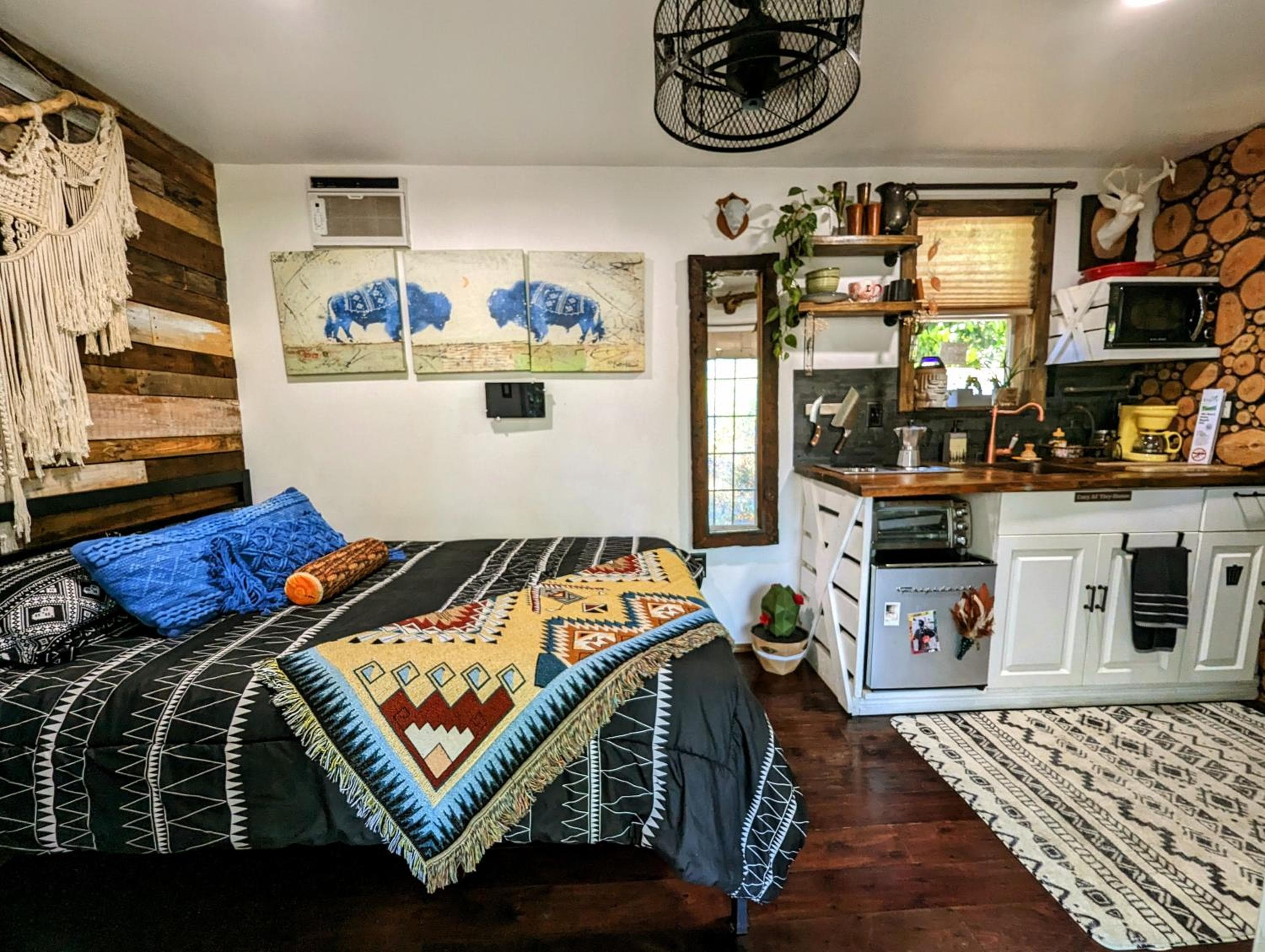 Cozy AF Tiny-House Oasis — 9