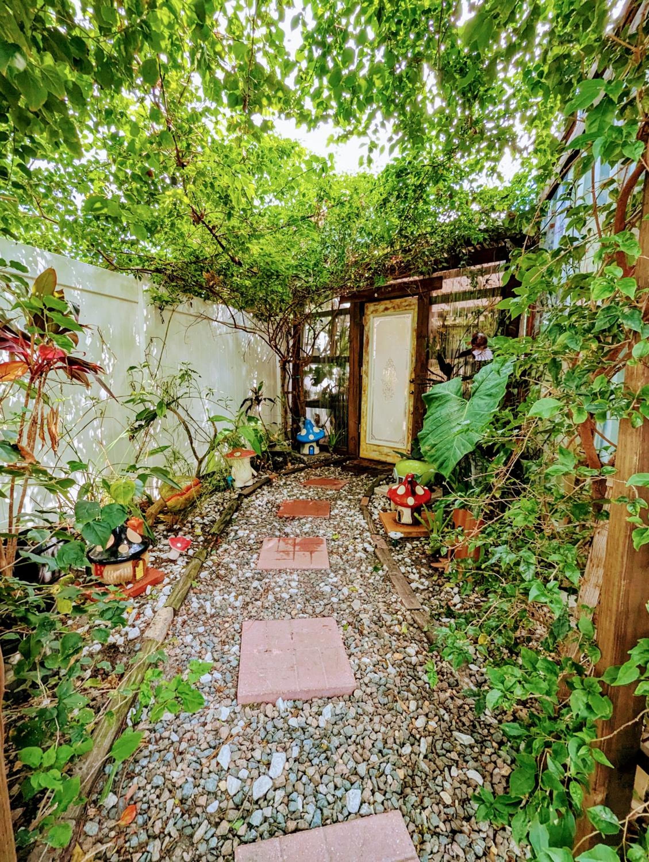 Cozy AF Tiny-House Oasis — 21