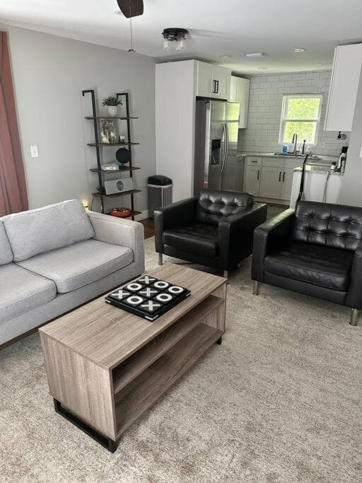 Grand Oaks Retreat in the Heights — 3