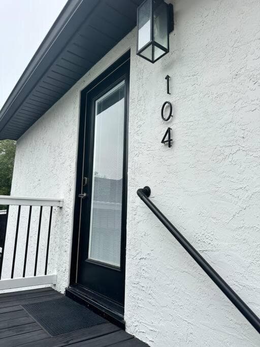 Grand Oaks Retreat in the Heights — 8