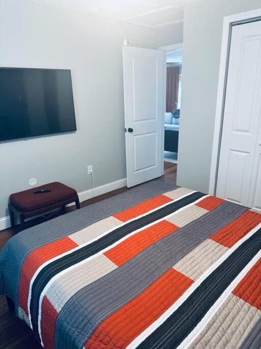 Grand Oaks Retreat in the Heights — 5