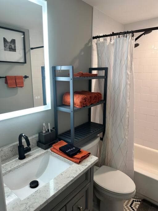 Grand Oaks Retreat in the Heights — 11