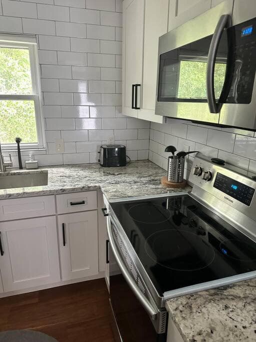 Grand Oaks Retreat in the Heights — 6