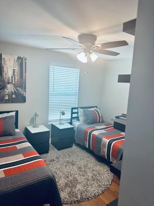 Grand Oaks Retreat in the Heights — 9