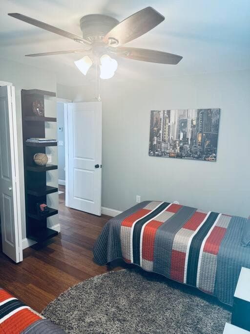 Grand Oaks Retreat in the Heights — 4