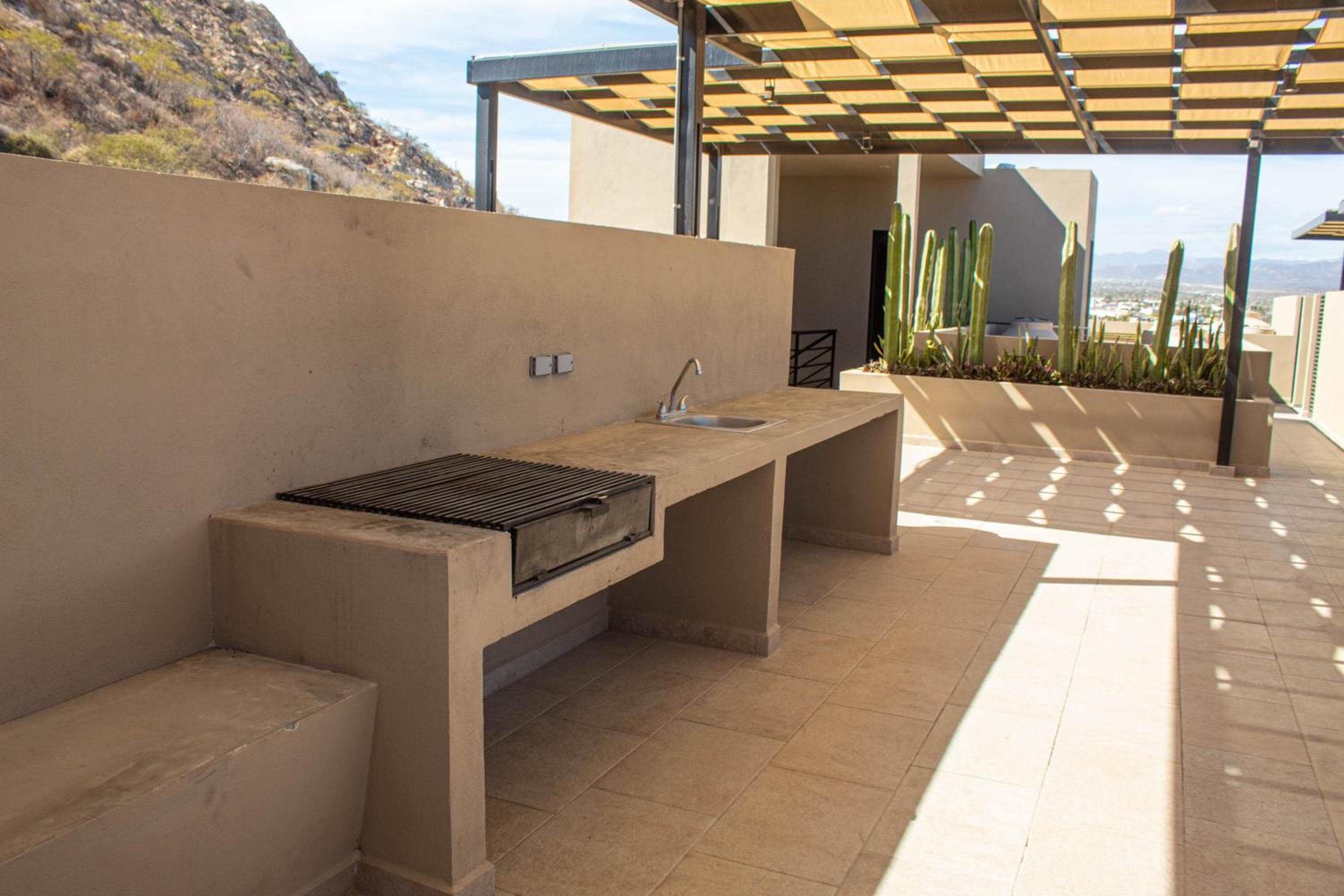 NUOVO condominio Terra con piscina a sfioro — 1