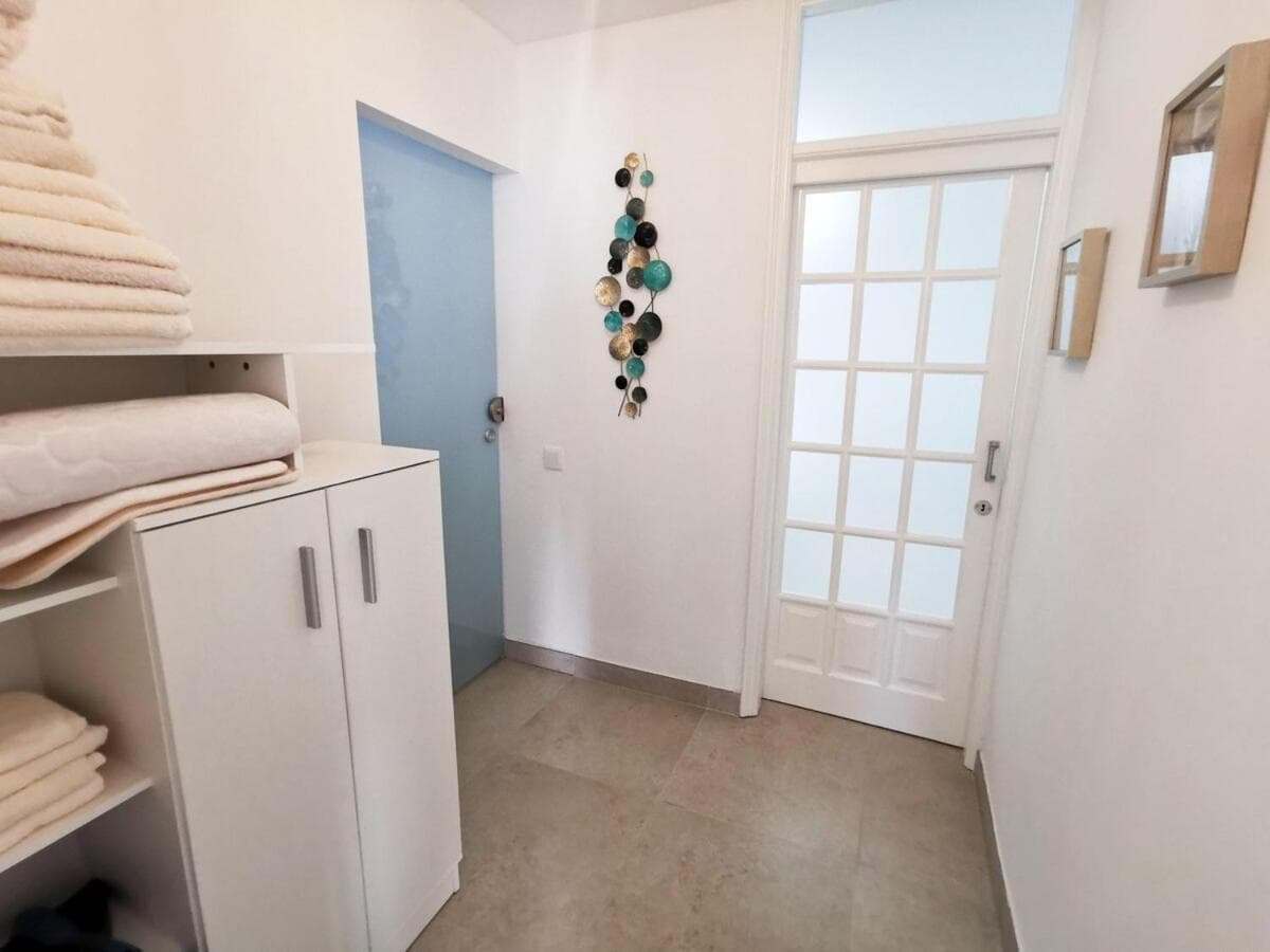 Stylish 2 Bedroom Bungalow By Pride Holiday Rentals — 3