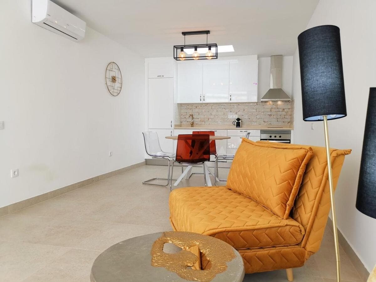 Stylish 2 Bedroom Bungalow By Pride Holiday Rentals — 2