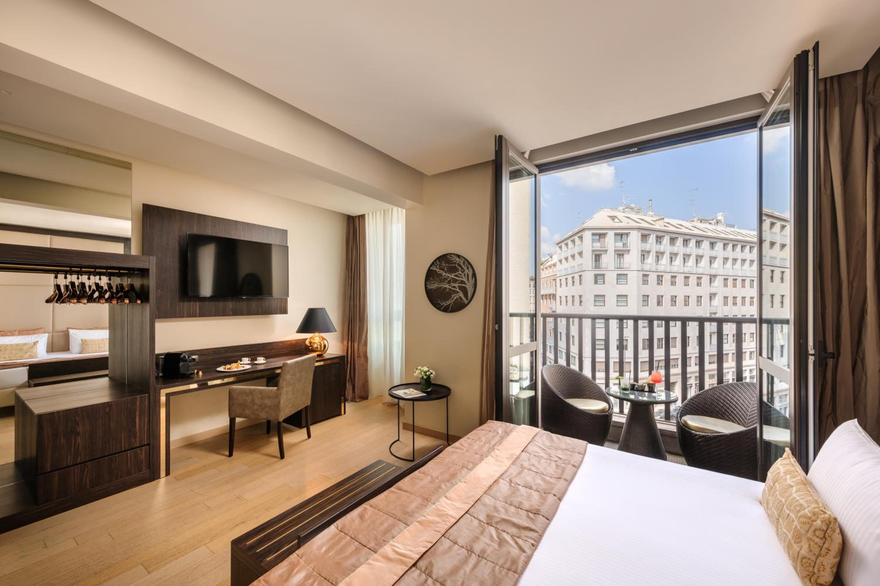 Hotel The Square Milano Duomo - Preferred Hotels & Resorts hotel, Via Albricci 2-4, Milan, Italy — photo 2