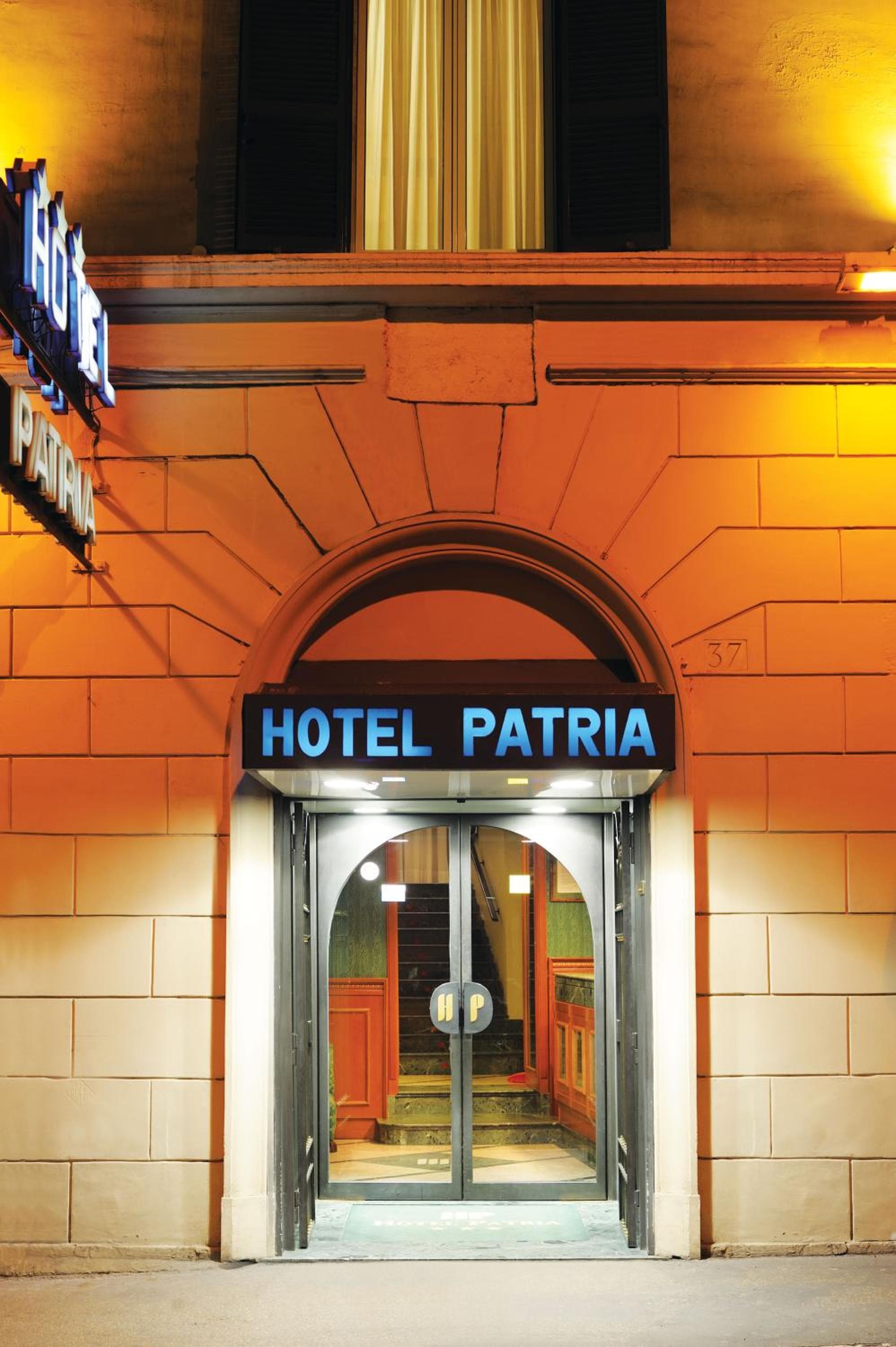 Hotel Patria — 1