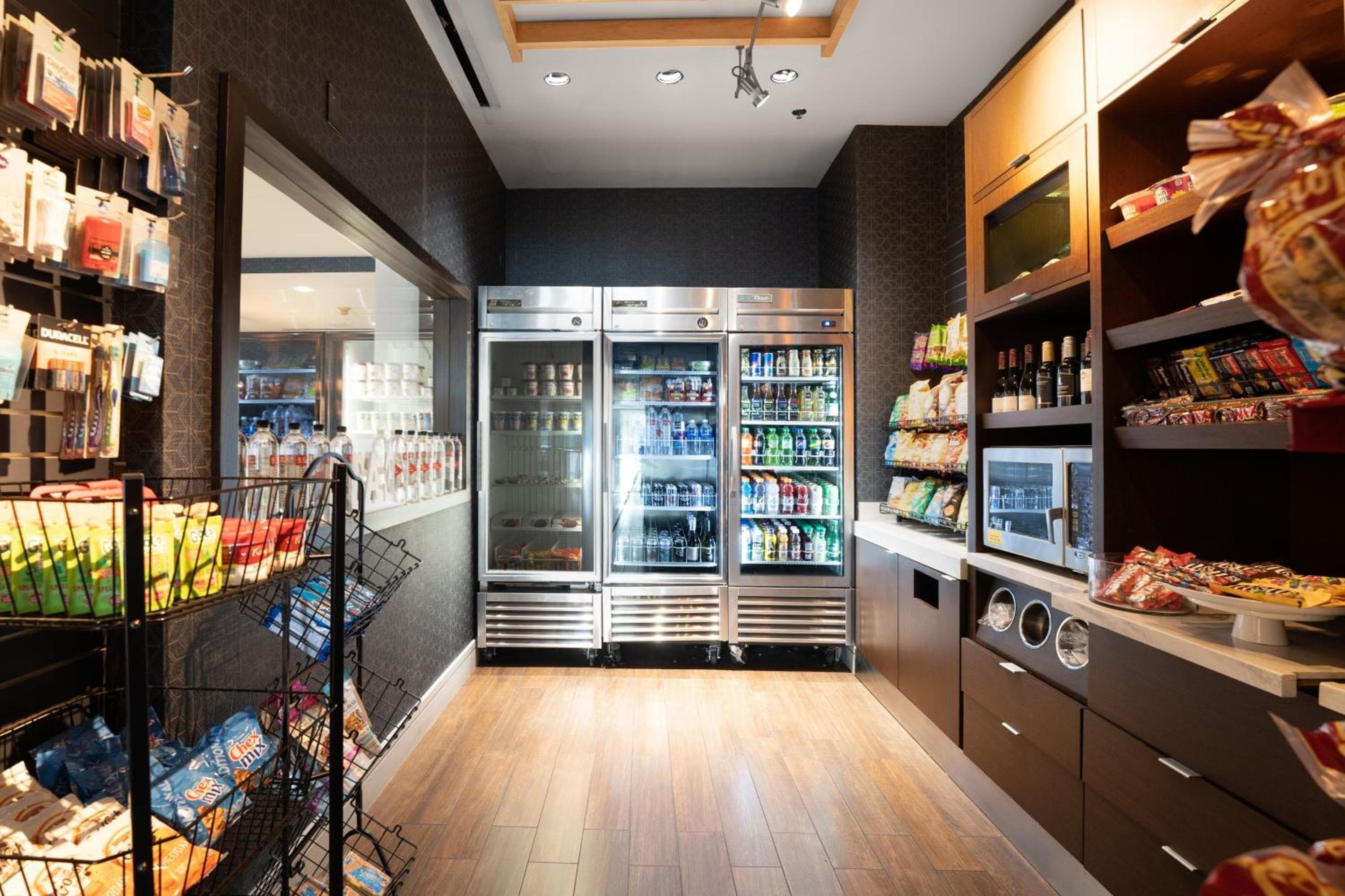 Courtyard by Marriott Los Angeles LAX / Century Boulevard — 18