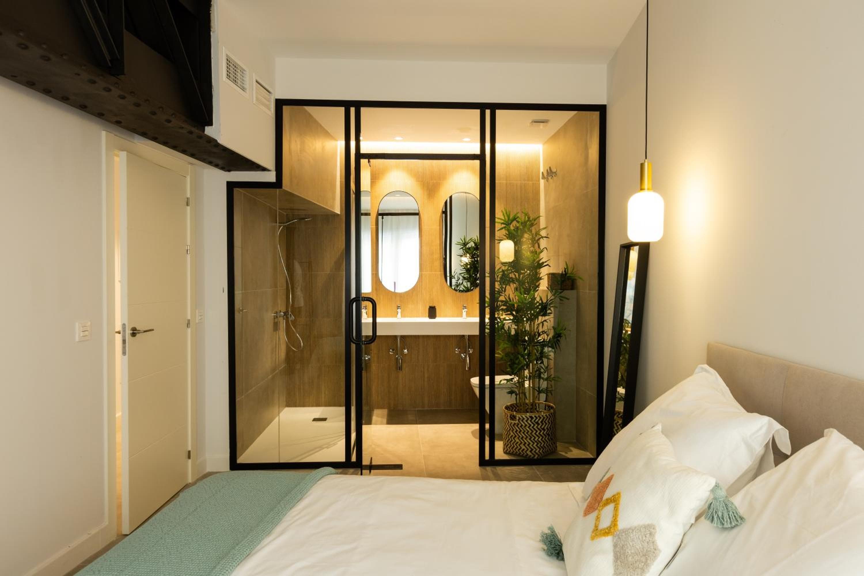 Diana Suites 23 — 25
